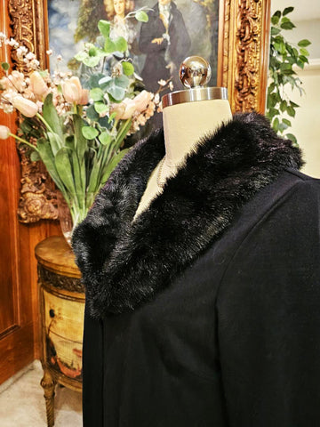 BLACK LIGHTWEIGHT DUSTER COAT FOR IN BETWEEN SEASONS WITH A FAUX FUR COLLAR