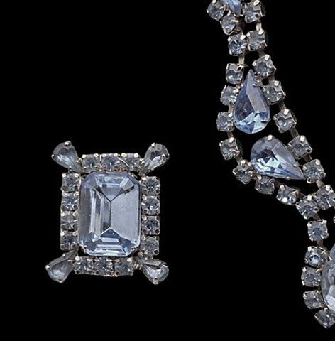VINTAGE 1960s / 1970s BLUE PEAR-SHAPE RHINESTONES SWAG NECKLACE AND EARRINGS SET