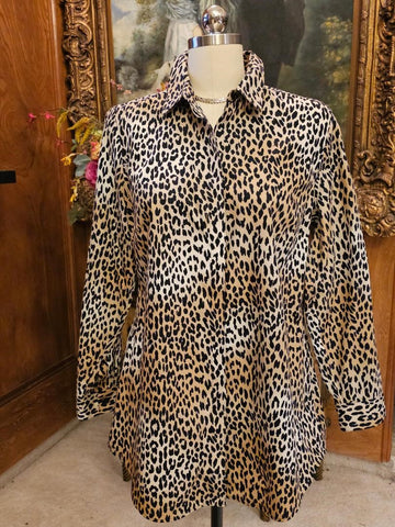 CHICO'S LEOPARD PRINT NO IRON SHIRT - SIZE 1 SIZE 10 MAY FIT A SIZE 12 BUT GO BY THE MEASUREMENTS