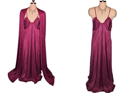 VINTAGE CRANBERRY LACE PEIGNOIR AND NIGHTGOWN SET - SIZE LARGE
