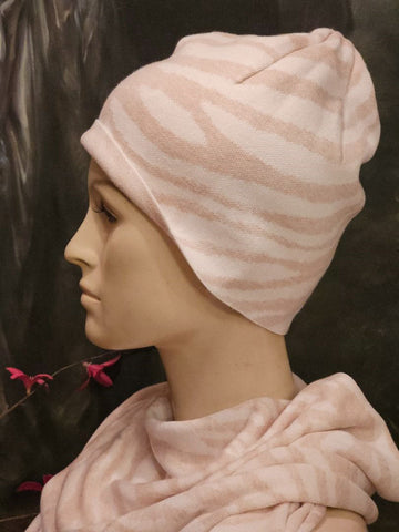 NEW WITH TAGS $109 CHICO'S HAT AND INFINITY TIGER KNIT SET