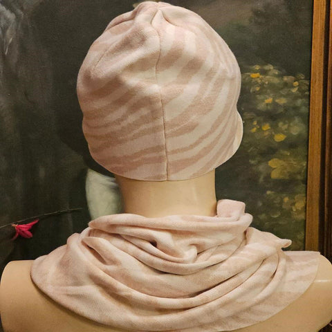 NEW WITH TAGS $109 CHICO'S HAT AND INFINITY TIGER KNIT SET
