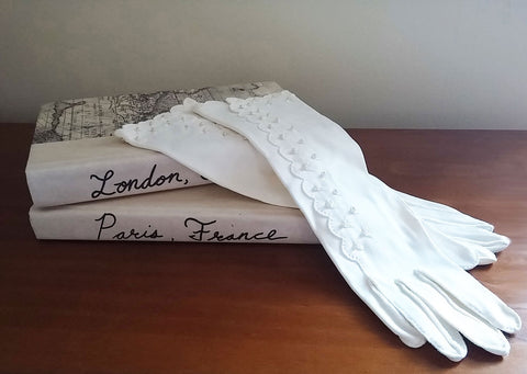 VINTAGE CREAMY IVORY COTTON FORMAL WEDDING PEARL SCALLOPED GLOVES 70S GLOVES LONG GLOVES