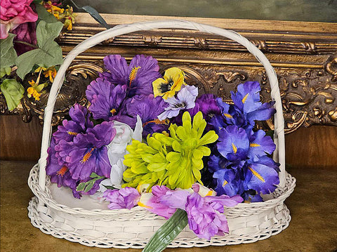 VINTAGE HARRY AND DAVID HAND WOVEN OFF WHITE WICKER BASKET FLORAL BASKET DECORATIVE BASKET