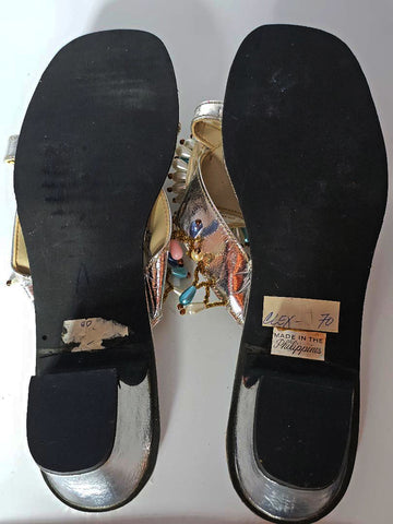 NEW VINTAGE 1960s / 1970s CREATED BY LEBASI FROM THE PHILLIPINES HANGING BEADS MULES SLIP ONS RESORT HEEL SANDALS