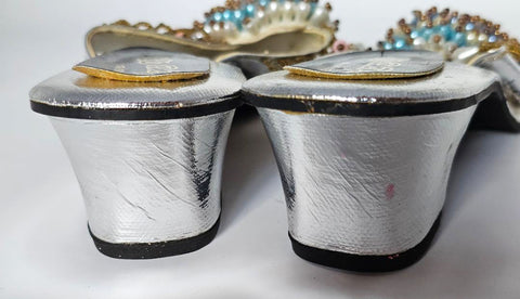 NEW VINTAGE 1960s / 1970s CREATED BY LEBASI FROM THE PHILLIPINES HANGING BEADS MULES SLIP ONS RESORT HEEL SANDALS