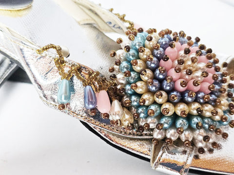 NEW VINTAGE 1960s / 1970s CREATED BY LEBASI FROM THE PHILLIPINES HANGING BEADS MULES SLIP ONS RESORT HEEL SANDALS