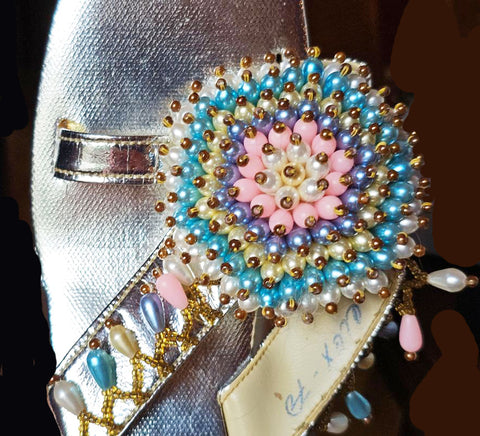 NEW VINTAGE 1960s / 1970s CREATED BY LEBASI FROM THE PHILLIPINES HANGING BEADS MULES SLIP ONS RESORT HEEL SANDALS