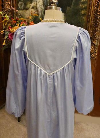 VINTAGE NATORI PERIWINKLE EMBROIDERED FLORAL SATINY NIGHTGOWN