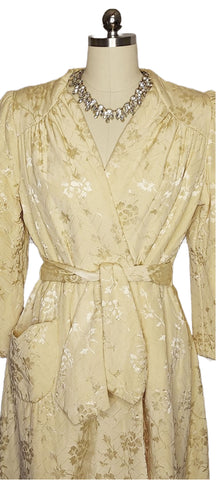 VINTAGE 1940S / 1950S ROYAL MAID JACQUARD BROCADE QUILTED DRESSING GOWN/ROBE IN GOLD DUST