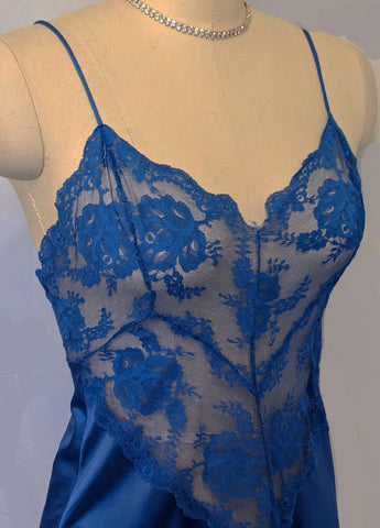 VINTAGE JENELLE OF CALIFORNIA LACE HANDKERCHIEF NIGHTGOWN IN COBALT BLUE   BLUE NIGHTGOWN DESIGNER GOWN