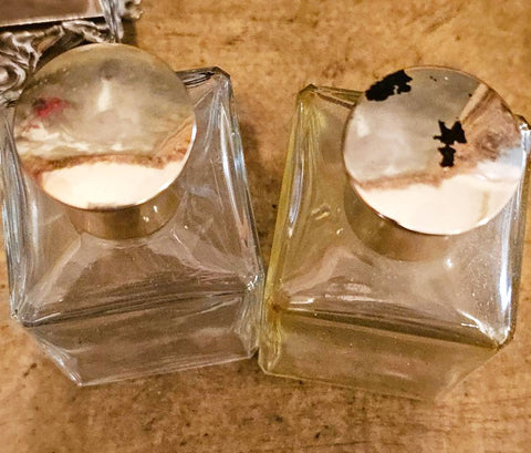 VINTAGE VANITY SET 2 PERFUME BOTTLES UNIQUE RIBBED GLASS POWDER CONTAINER W LARGE FLUFFY POWDER PUFF IN GOLD AND WHITE FILGREE METAL FRAME