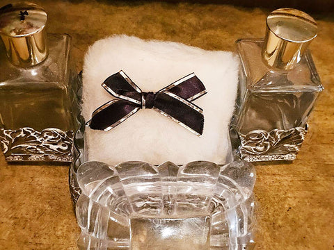 VINTAGE VANITY SET 2 PERFUME BOTTLES UNIQUE RIBBED GLASS POWDER CONTAINER W LARGE FLUFFY POWDER PUFF IN GOLD AND WHITE FILGREE METAL FRAME