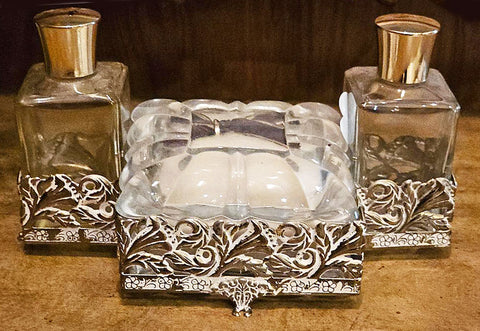 VINTAGE VANITY SET 2 PERFUME BOTTLES UNIQUE RIBBED GLASS POWDER CONTAINER W LARGE FLUFFY POWDER PUFF IN GOLD AND WHITE FILGREE METAL FRAME