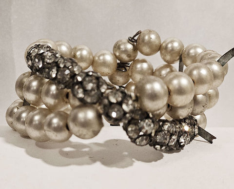 VINTAGE GLAMOROUS RHINESTONE AND FAUX PEARL WIRE WRAP CUFF BRACELET