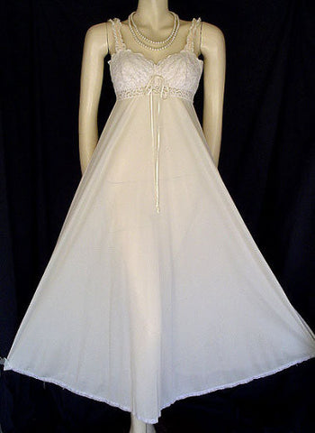 VINTAGE OLGA "SLEEPING PRETTY" LACE BRA NIGHTGOWN IN SWEET CREAM