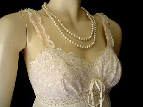 VINTAGE OLGA "SLEEPING PRETTY" LACE BRA NIGHTGOWN IN SWEET CREAM