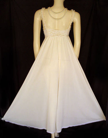 VINTAGE OLGA "SLEEPING PRETTY" LACE BRA NIGHTGOWN IN SWEET CREAM