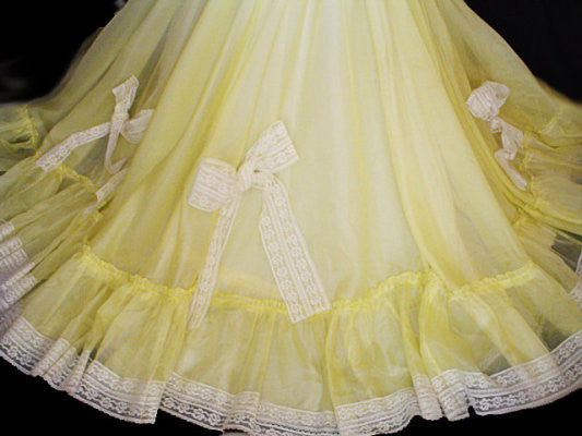 VINTAGE '50s SOUTHERN BELLE GRAND SWEEP PROM DRESS WITH METAL