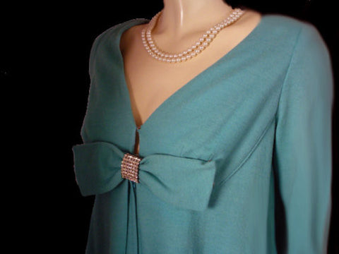 *FROM MY OWN PERSONAL COLLECTION - GORGEOUS VINTAGE LUCIE ANN - BEVERLY HILLS EVENING DRESS / LOUNGING DRESSING GOWN WITH PRONG-SET SPARKLING RHINESTONE BOW IN OCEANSPRAY