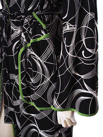 NEW - DIAMOND TEA SPRING & SUMMER SPANDEX WRAP-STYLE ROBE IN BLACK & WHITE SWIRL DESIGN WITH LUCITE GREEN TRIM - SIZE SMALL