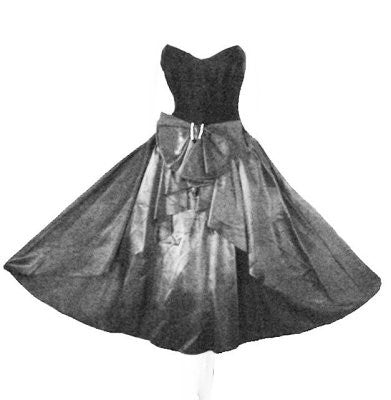 VINTAGE '80s GUNNE SAX BY JESSICA McCLINTOCK SWEETHEART NECKLINE BLACK VELVET & SATIN PARTY DRESS WITH ATTACHED CRINOLINE & RHINESTONE BOW