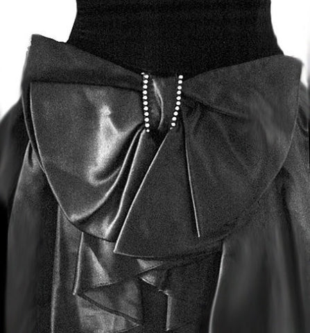 VINTAGE '80s GUNNE SAX BY JESSICA McCLINTOCK SWEETHEART NECKLINE BLACK VELVET & SATIN PARTY DRESS WITH ATTACHED CRINOLINE & RHINESTONE BOW
