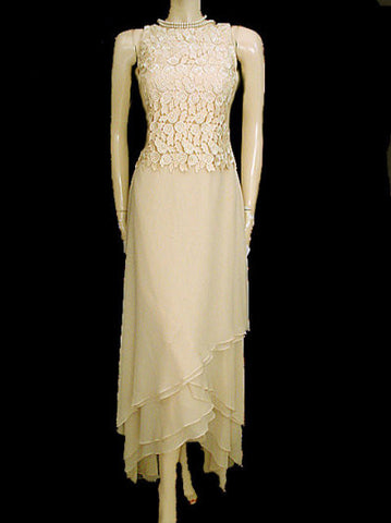 *GORGEOUS $700 DAYMORE COUTURE CHIFFON & HEAVY LACE BODICE EVENING GOWN IN SHIMMERING SAND