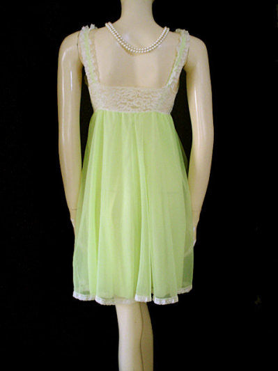 *VINTAGE RARE COLOR OLGA LACE BUILT-IN BRA DOUBLE NYLON SLEEPING PRETTY  NIGHTGOWN IN LIMEADE