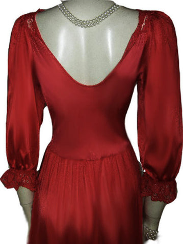 VINTAGE OLGA SPANDEX LACE NIGHTGOWN WITH SLEEVES IN SALSA