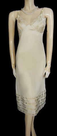 VINTAGE MOVIE STAR 4-TIER LACE HEM ANTRON III NYLON SLIP IN BAMBOO