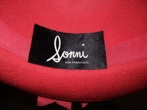 VINTAGE '80s SONNI OF SAN FRANCISCO SCARLET RED BOAT HAT WITH LARGE DOUBLE GROSGRAIN BOW