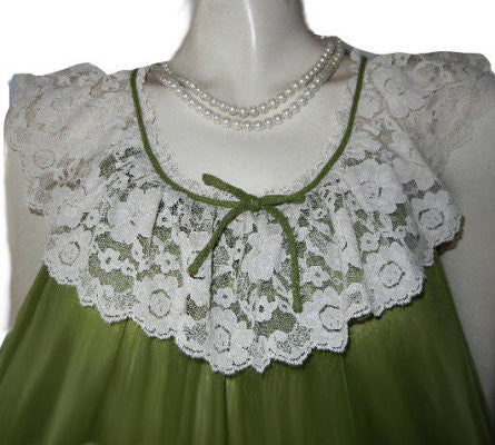 *VINTAGE ROVEL OF CALIFORNIA DOUBLE NYLON LACE PEIGNOIR & NIGHTGOWN SET IN SPANISH MOSS