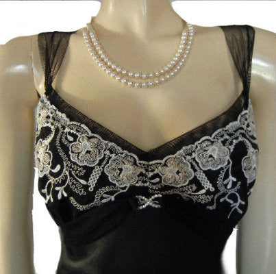 BEAUTIFUL FLORA NIKROOZ BLACK & SILVER EMBROIDERED SATIN NIGHTGOWN ADORNED WITH A SPARKLING RHINESTONE CLASP - EXTRA LARGE - XL