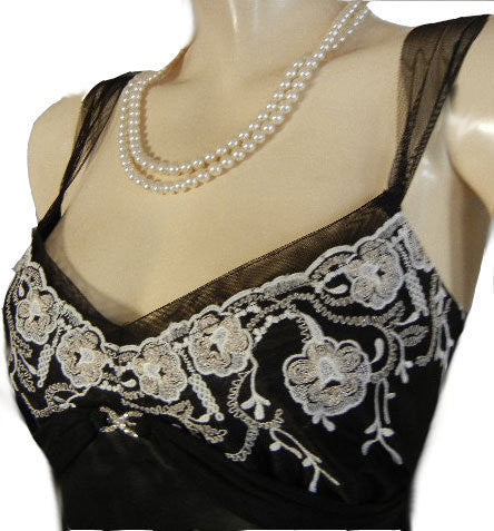 BEAUTIFUL FLORA NIKROOZ BLACK & SILVER EMBROIDERED SATIN NIGHTGOWN ADORNED WITH A SPARKLING RHINESTONE CLASP - EXTRA LARGE - XL