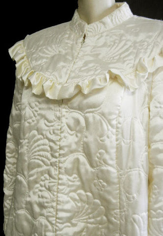 VINTAGE NEIMAN MARCUS VERY FEMININE SATINY RUFFLED QUILTED ROBE MADE IN HONG KONG IN CREAM SODA