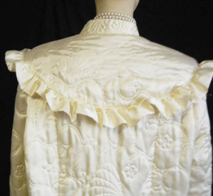 VINTAGE NEIMAN MARCUS VERY FEMININE SATINY RUFFLED QUILTED ROBE MADE IN HONG KONG IN CREAM SODA