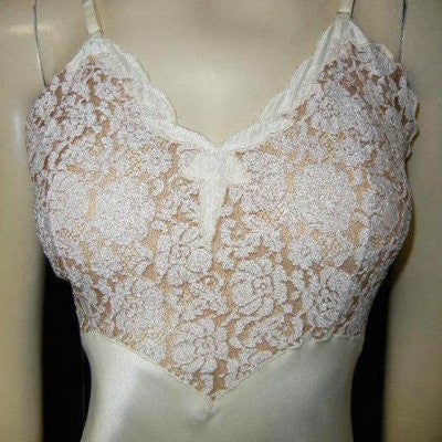 *VINTAGE ‘40s / ‘50s SEAMPRUFE IVORY EGGSHELL SATIN FLARED NET & WIDE LACE SLIP