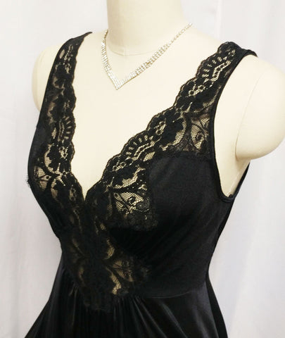 VINTAGE OLGA-LOOK LACE SPANDEX NIGHTGOWN IN EBONY