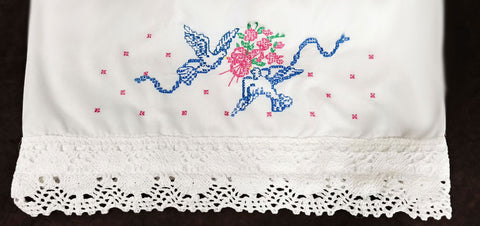 *SO ROMANTIC - VINTAGE HAND CROCHETED & EMBROIDERED BLUE BIRDS & BOUQUETS OF FLOWERS SCALLOPED PILLOW CASES - 1 PAIR - COTTAGE LOOK - NEW OLD STOCK NEVER USED