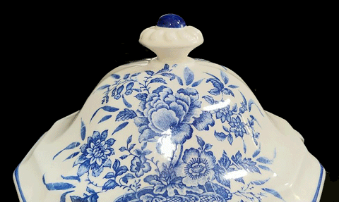 VINTAGE ELEGANT FRENCH COUNTRY BLUE TOILE 4-PIECE SOUP TUREEN, LID UNDER PLATE & LADLE - (4-PIECE SET)