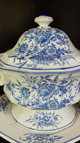 VINTAGE ELEGANT FRENCH COUNTRY BLUE TOILE 4-PIECE SOUP TUREEN, LID UNDER PLATE & LADLE - (4-PIECE SET)