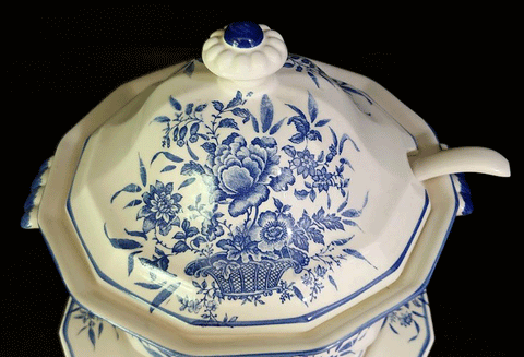 *VINTAGE ELEGANT FRENCH COUNTRY BLUE TOILE 4-PIECE SOUP TUREEN, LID UNDER PLATE & LADLE