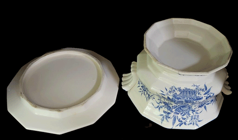 VINTAGE ELEGANT FRENCH COUNTRY BLUE TOILE 4-PIECE SOUP TUREEN, LID UNDER PLATE & LADLE - (4-PIECE SET)