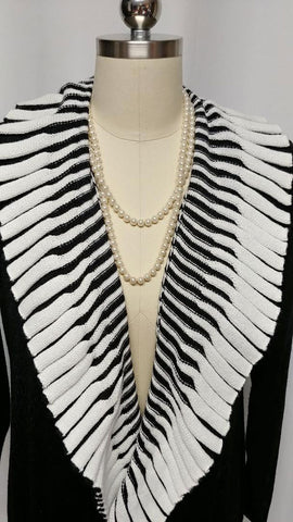 *NEW -STRIKING BLACK & WHITE PLEATED LONG SWEATER CARDIGAN / SWEATER COAT PIANO KEYS SWEATER