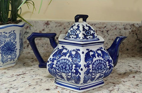 VINTAGE BLUE AND WHITE ASIAN HEXAGON TEAPOT & LID - PERFECT FOR A BLUE AND WHITE KITCHEN OR A TEA PARTY - (1 TEAPOT WITH LID)