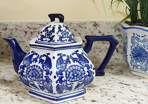 VINTAGE BLUE AND WHITE ASIAN HEXAGON TEAPOT & LID - PERFECT FOR A BLUE AND WHITE KITCHEN OR A TEA PARTY - (1 TEAPOT WITH LID)