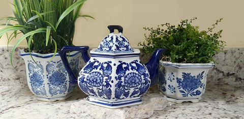 VINTAGE BLUE AND WHITE ASIAN HEXAGON TEAPOT & LID - PERFECT FOR A BLUE AND WHITE KITCHEN OR A TEA PARTY - (1 TEAPOT WITH LID)