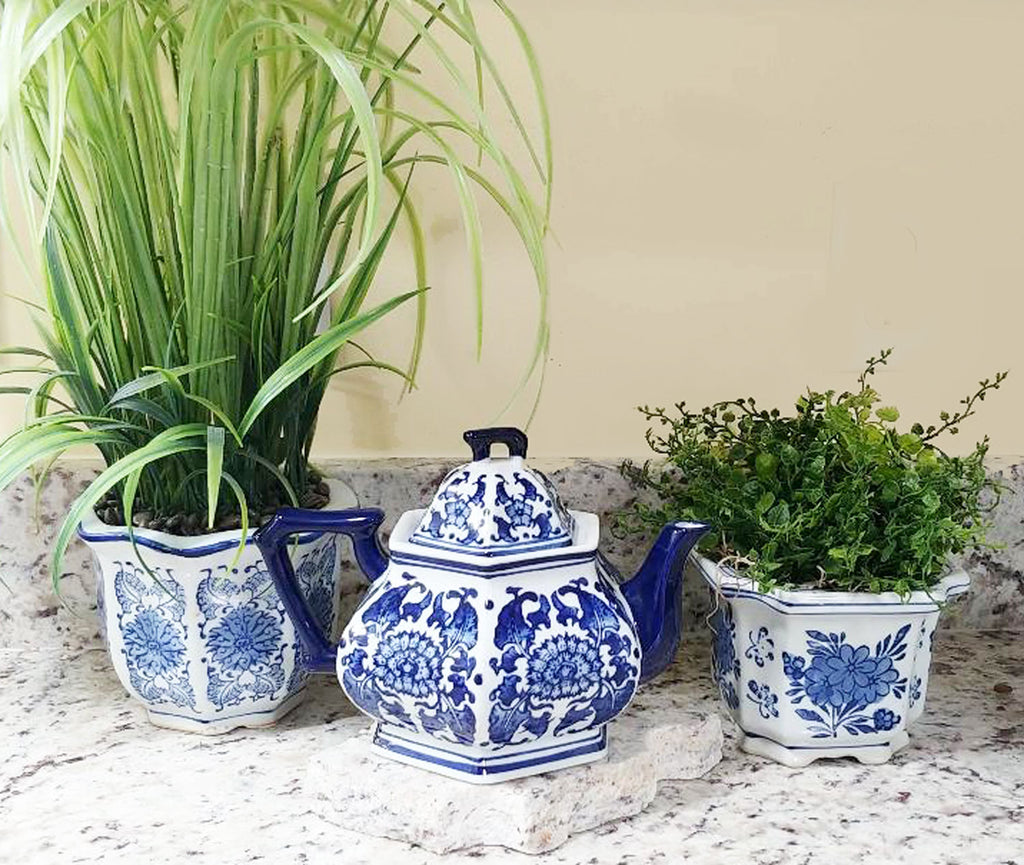 VINTAGE BLUE AND WHITE ASIAN HEXAGON TEAPOT & LID - PERFECT FOR A BLUE AND WHITE KITCHEN OR A TEA PARTY - (1 TEAPOT WITH LID)