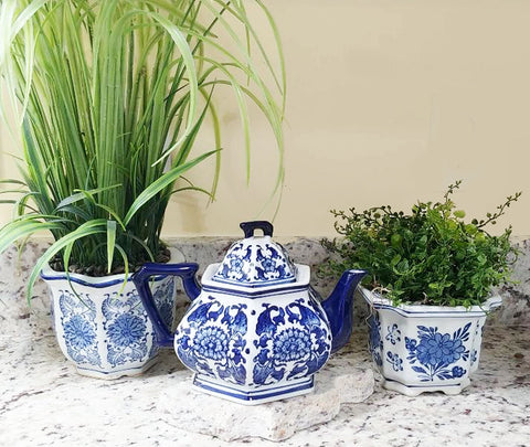 VINTAGE BLUE AND WHITE ASIAN HEXAGON TEAPOT & LID - PERFECT FOR A BLUE AND WHITE KITCHEN OR A TEA PARTY - (1 TEAPOT WITH LID)